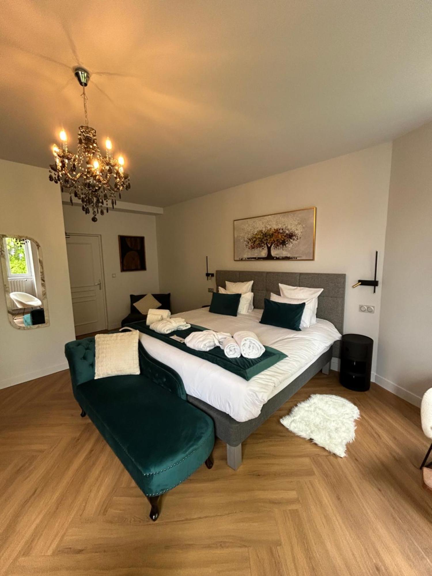 Chateau De La Dame Blanche - Logis Geneuille Экстерьер фото