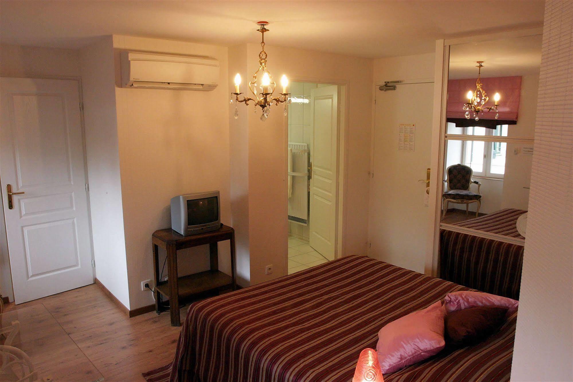 Chateau De La Dame Blanche - Logis Geneuille Экстерьер фото