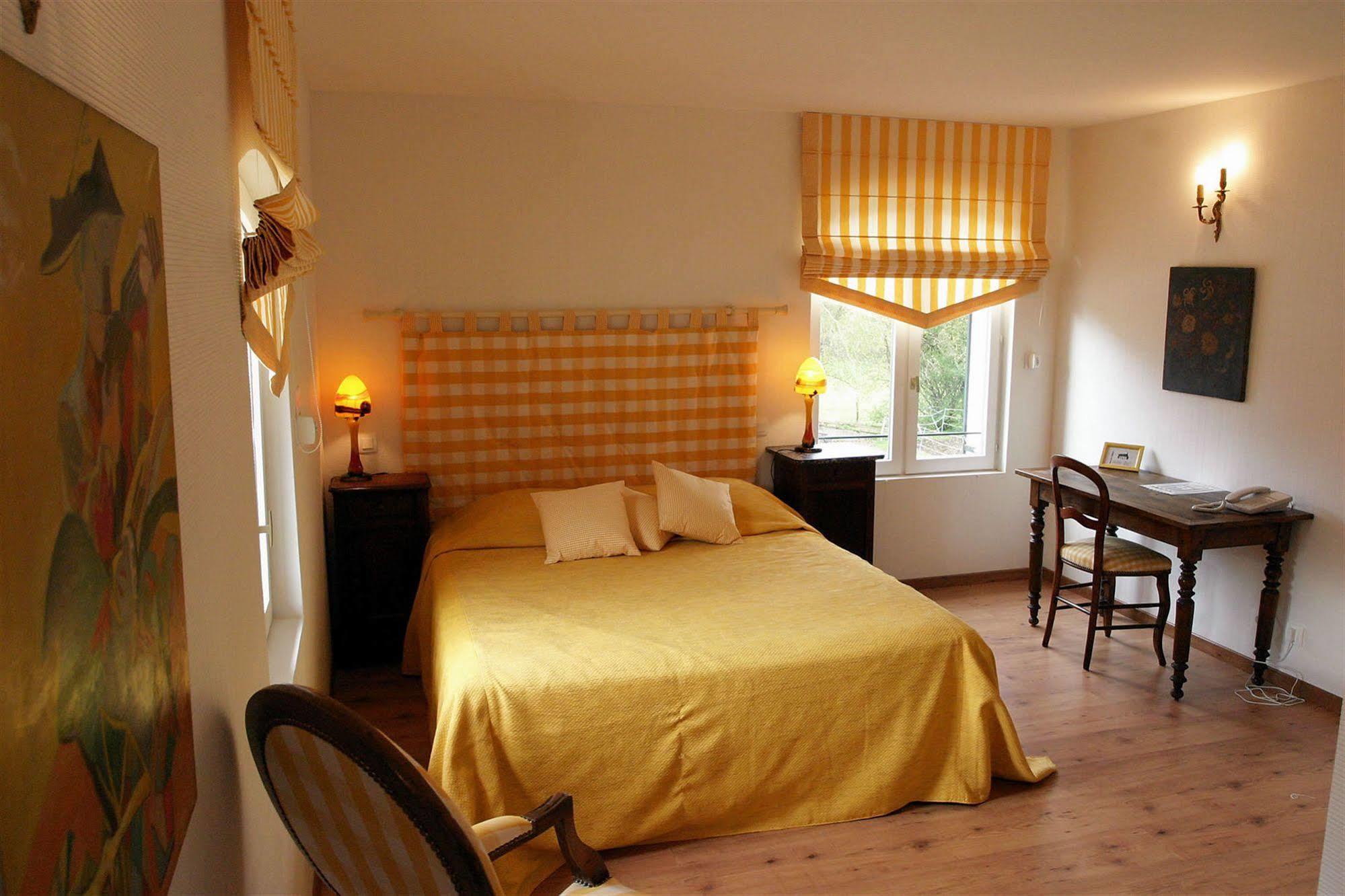 Chateau De La Dame Blanche - Logis Geneuille Экстерьер фото
